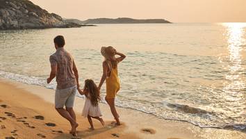 verkauften ihr haus - „lebten, um zu arbeiten“: familie gibt alles auf und wandert nach costa rica aus