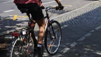hier werden in berlins außenbezirken radwege saniert