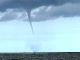 da war ein rüssel: mutmaßlicher tornado fegt über nordseeinsel borkum