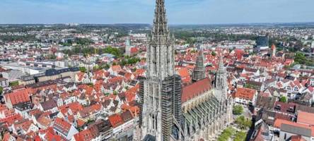 pfarrerin stellt sich mutmaßlichem bibel-dieb in den weg