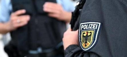 Polizei räumt Zug und Bahnhof wegen Mann mit Kampfmesser