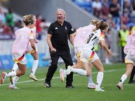 Bundestrainer tritt emotional ab: Alle lieben Horst: Hrubesch wird mit Drama und Bronze beschenkt