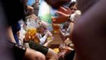 alkoholkonsum: der mensch, die schaumkrone der schöpfung