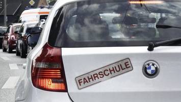 führerschein für 3500 euro und mehr: so können fahrschüler sparen