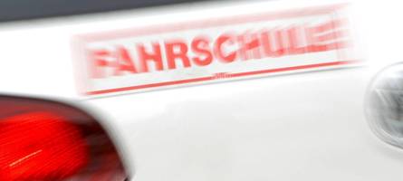 zu wenig prüfer: fahrschüler warten wochenlang auf termin