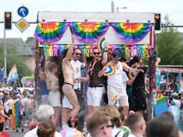 polizei greift durch: rechte störer haben bei leipziger csd keine chance