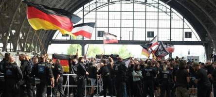Kurzer rechter Protest gegen CSD in Leipzig