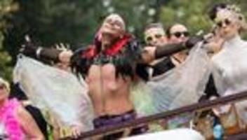berlin: zehntausende tanzten bei technoparade rave the planet