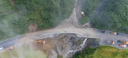 Arlberg-Pass in Österreich bleibt nach Unwetterschäden zu