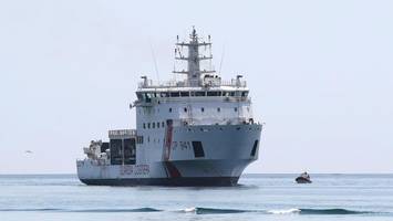 segelboot vor sizilien gesunken: suche nach vermissten läuft