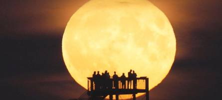 ungewöhnliches himmelsereignis: „blue moon“ erhellt heute die nacht