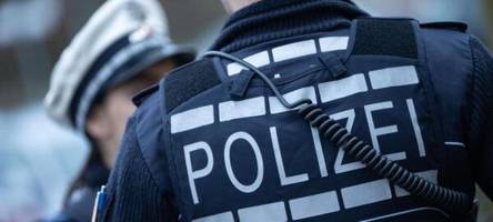 betrunkener mann beleidigt polizisten und security