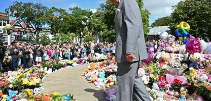 könig charles besucht Überlebende von amoklauf in southport