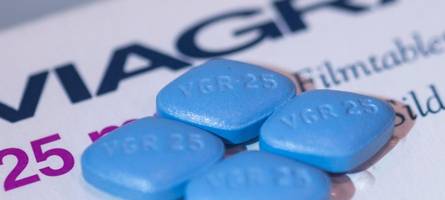 Viagra ohne Rezept kaufen? Das sind Wirkung und Nebenwirkungen