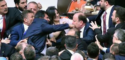 türkei: was steckt hinter der schlägerei im parlament?