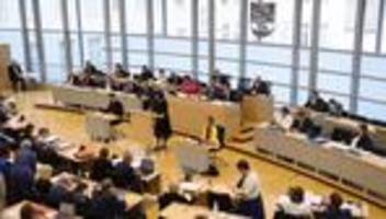 parlament: abgeordnete beraten über kinderbetreuung