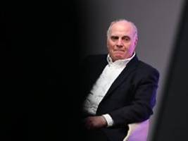 trauer im deutschen fußball: uli hoeneß findet berührende worte zum tod von christoph daum