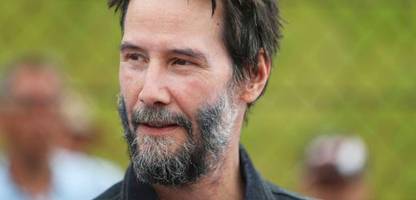 keanu reeves: schauspieler wird hockeyprofi für einen tag