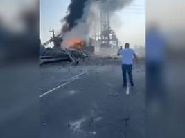 feuer im turbinenraum: russischer luftangriff setzt kiews wasserkraftwerk in brand