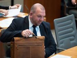 staatsanwaltschaft ermittelt: abgeordneter soll wegen fälschungsvorwürfen aus afd fliegen