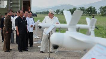 „vorspiel zu einem atomkrieg“ - kim jong un führt drohnentest durch und fordert verstärkte produktion