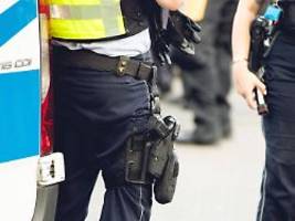 beamte erschießen 26-jährigen: mann in nrw geht mit messer auf passanten und polizei los