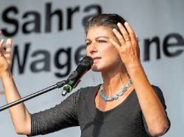 wir schaffen es nicht: wagenknecht pocht auf ende der willkommenskultur