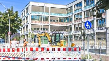 wassermassen fluten fabrikneue schule: pankow findet ursache