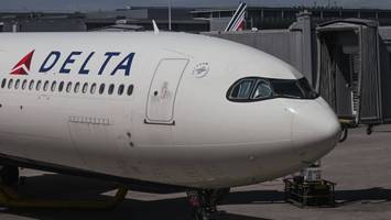 tragischer unfall - flugzeug-reifen platzt an us-flughafen - zwei tote, eine person schwer verletzt