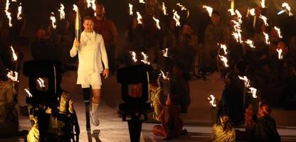paralympische sommerspiele 2024: markus rehm trägt fackel bei eröffnungsfeier