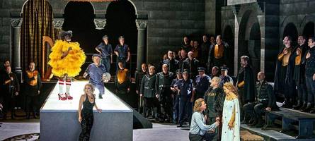 musikpolizei auf dem grünen hügel