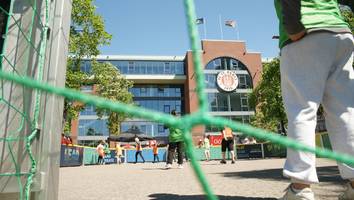 drei halbzeiten für mehr teilhabe - wie kinder beim fußball lernen regeln aufzustellen und einzuhalten