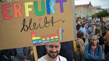 Vor Landtagswahlen: Tausende demonstrieren gegen Rechts