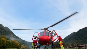 Unfall in Freizeitpark in Österreich - Urlauber (22) springt vom Zehnmeterturm in Badesee und taucht nicht mehr auf