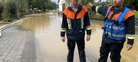 130 Feuerwehrler im Einsatz: Das sind die Bilder der Flut von Ehekirchen