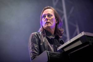 „axtmörder klopfte an die tür“ - „the cure“-musiker roger o'donnell macht krebserkrankung öffentlich