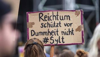 Rechtsextreme Gesänge bei Landtagswahlen - Worum es in „L’Amour Toujours“ von Gigi D'Agostino wirklich geht