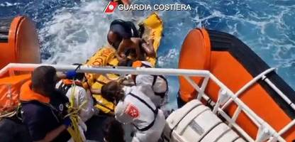 Italien: Rettungsaktion der Küstenwache vor Lampedusa - Video zeigt dramatische Seenotrettung