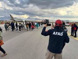 Bombendrohung auf Klopapier: Flugzeug nach Frankfurt muss in der Türkei notlanden