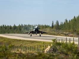 Bundeswehr: Warum deutsche Kampfjets auf finnischen Autobahnen landen