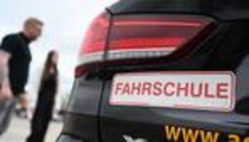 personalausfälle beim tüv: fahrschüler müssen regional lange auf prüfungstermin warten
