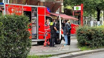 Blutiger Streit in der Langen Reihe – Polizist mit Messer bedroht