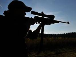 militärübung in Österreich: jägerin entdeckt deutsche elitesoldaten im wald - und schießt