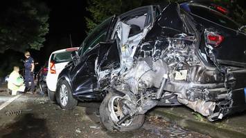 raserei in tempo 30-zone: chaos-fahrer demoliert vier autos