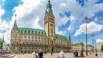 300 Meter lange Tafel auf dem Rathausmarkt – was dahintersteckt