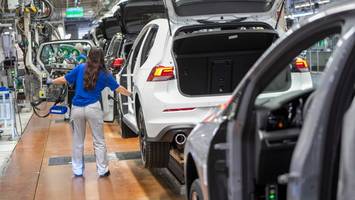 VW, Mercedes, BMW, Tesla, Opel, Ford - Tausende Stellen fallen weg: So tief steckt die Autoindustrie in der Krise