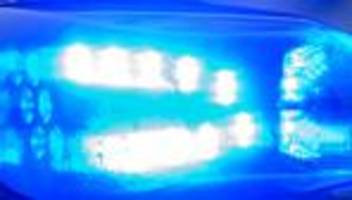 unfälle: 19-jährige prallt mit auto gegen baum - schwer verletzt