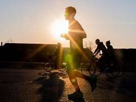 Zu nah, zu schnell überholt: Wenn der Radler dem Jogger Schmerzensgeld zahlen muss