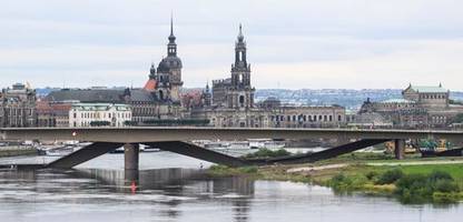 Dresden: Hochwasser droht, Trümmer der Carolabrücke müssen schnell entfernt werden