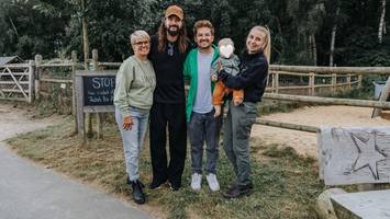 Tom Kaulitz auf Heimat-Shoppingtour – in Hamburger Vorort